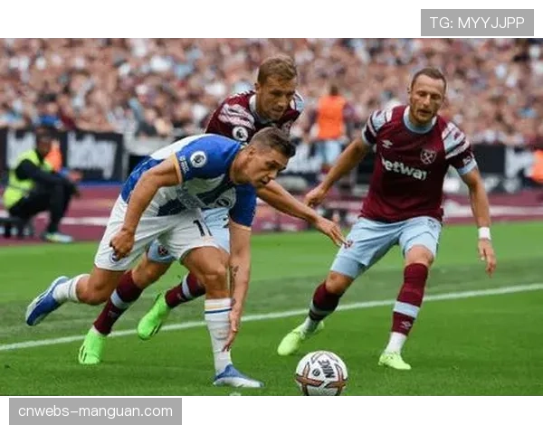 场边数据:纽卡斯尔vs西汉姆联,两队教练组实时接收的跑动热图对比 场边数据:纽卡斯尔vs西汉姆联,两队教练组实时接收的跑动热图对比